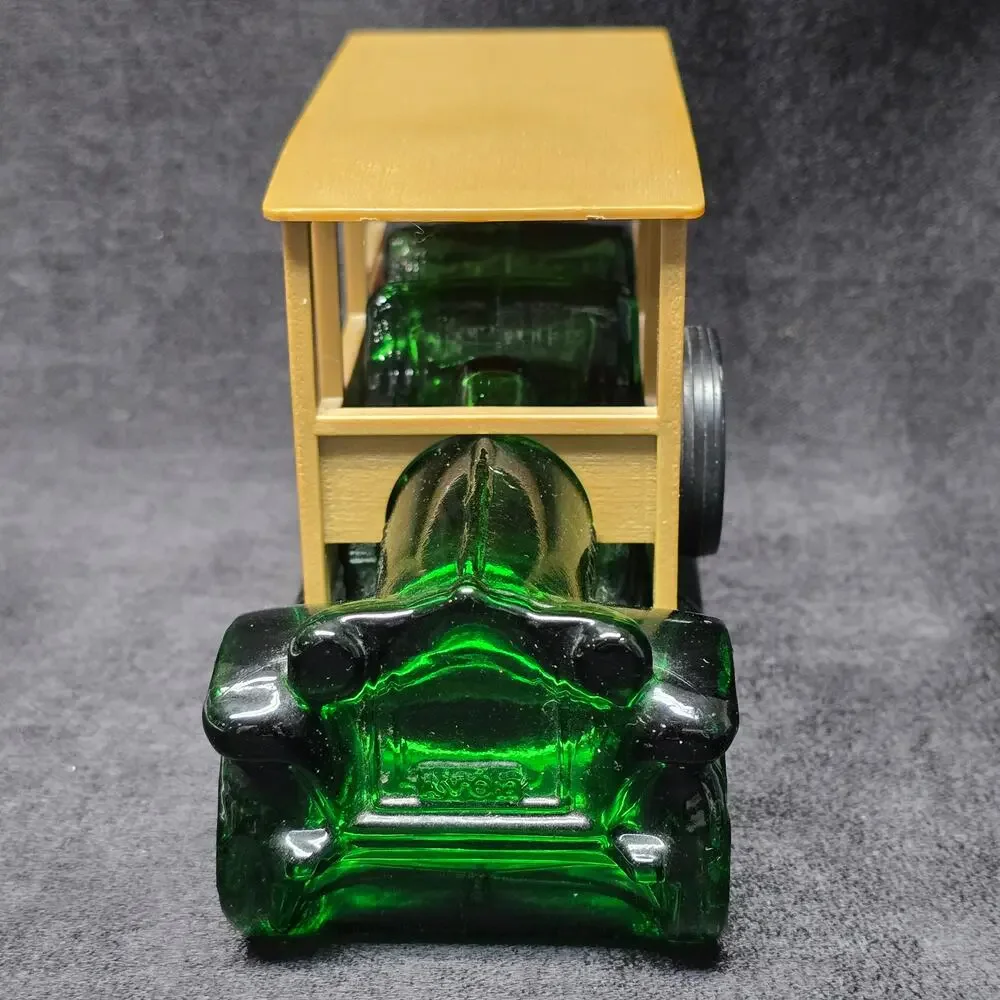 Vintage Avon Station Wagon Tai Winds After Shave Glass Car Decanter